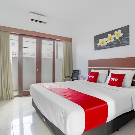Oyo 3852 Valomia Guest House Denpasa Buitenkant foto